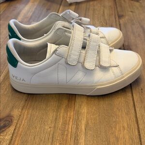 Veja Women's Sneakers in White and Green
